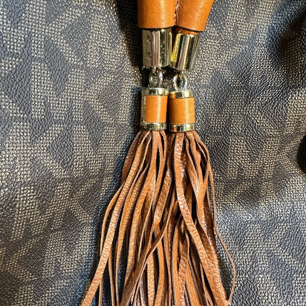 Michael Kors Brown Jet Set Gathered Tote Bag Purse with Tassel Detail Pre-owned - Picture 3 of 13